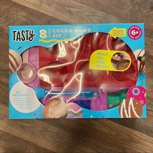NWT Cocao Bomb Making Kit
